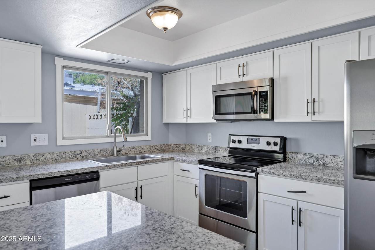 14 Hermosa Drive - Photo 1