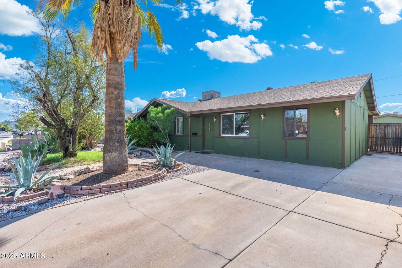 17614 16TH Avenue - Photo 1