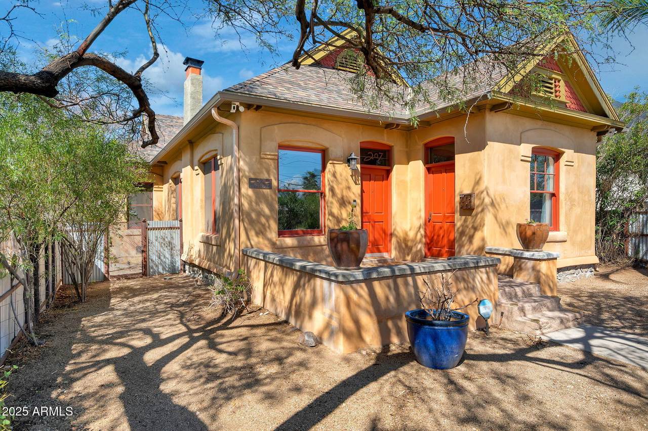207 University Boulevard - Photo 1