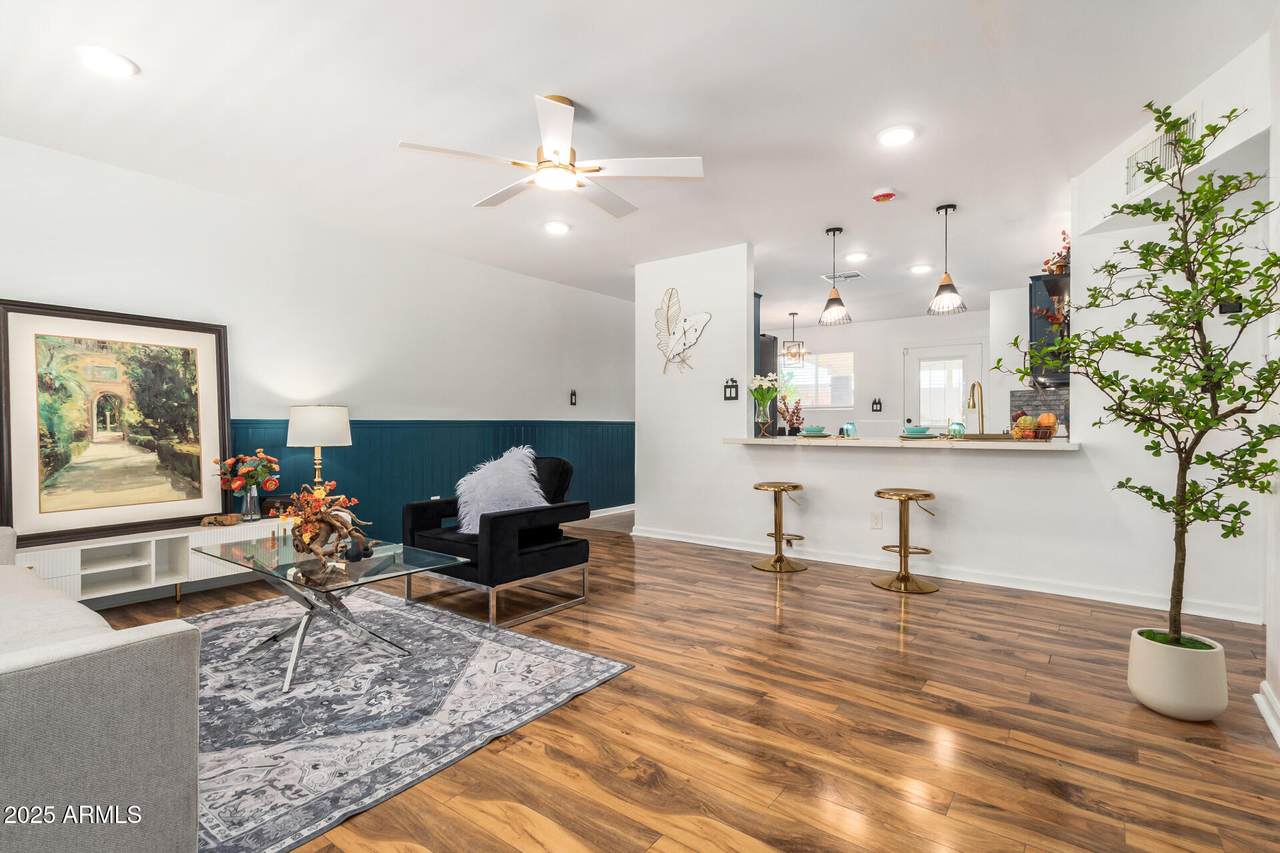 2201 Kings Avenue - Photo 1