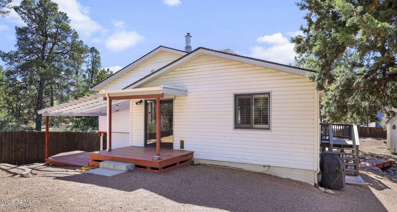 511 Hemlock Circle - Photo 1