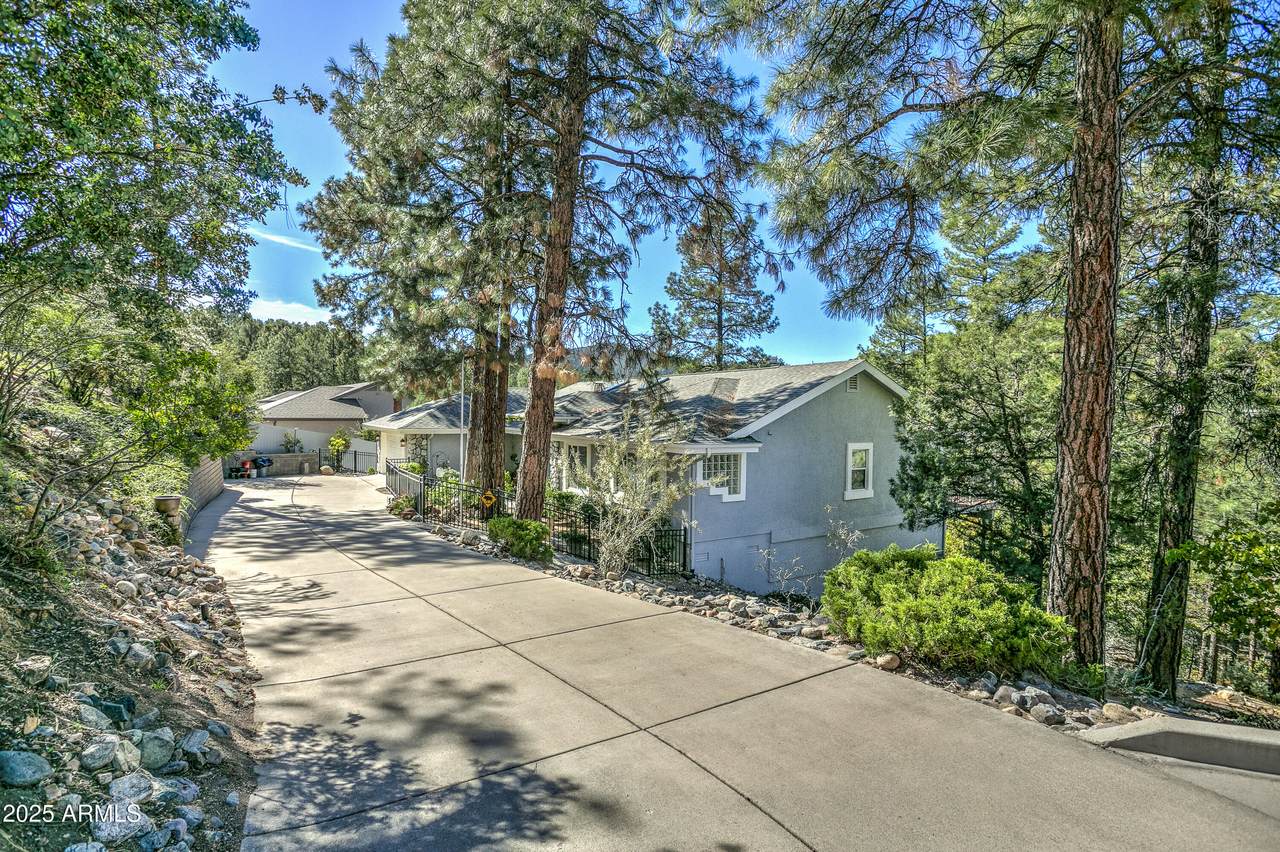 1390 Valley View Road - Photo 1