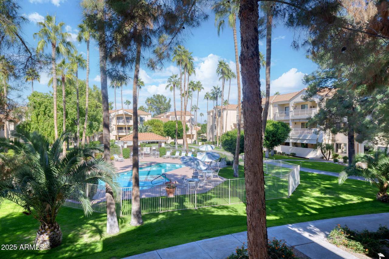 19400 Westbrook Parkway - Photo 1