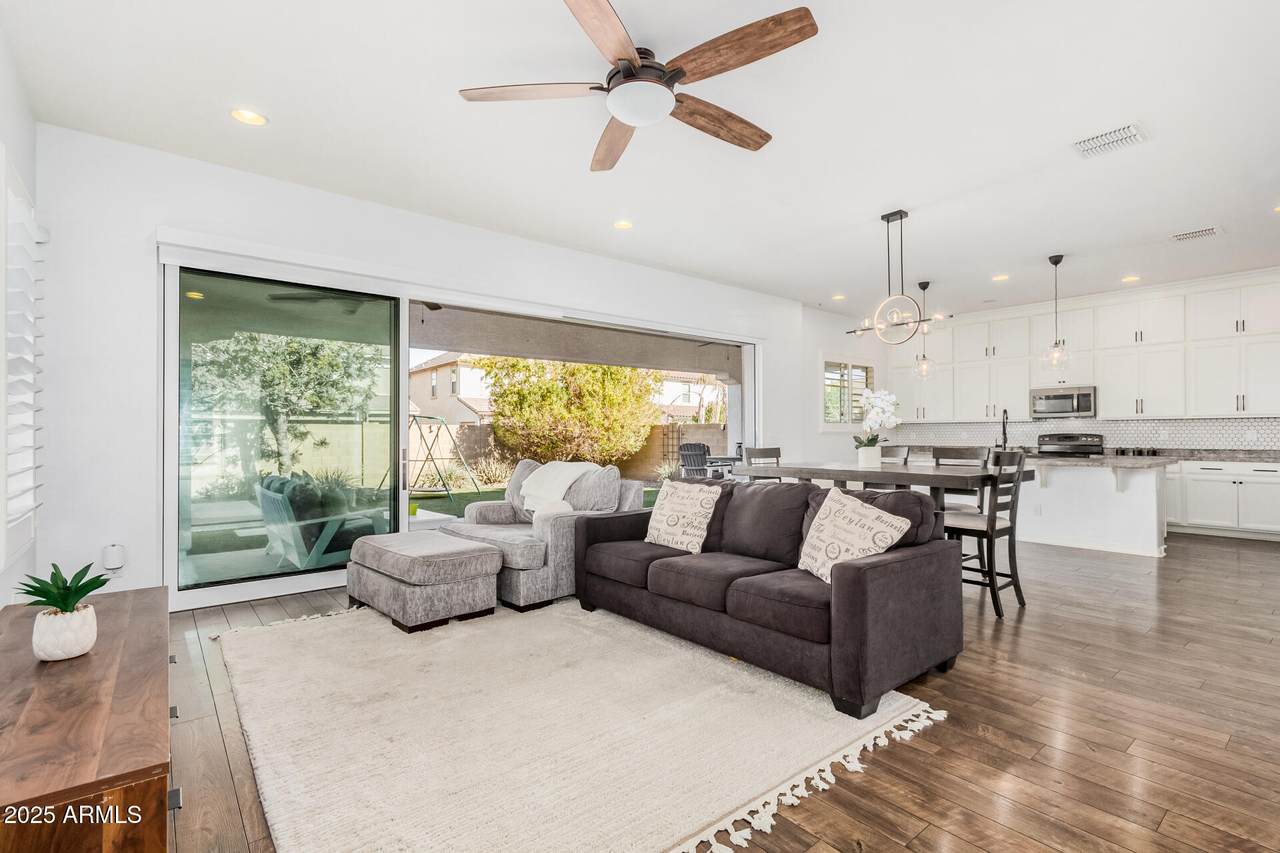 836 Gary Lane - Photo 1