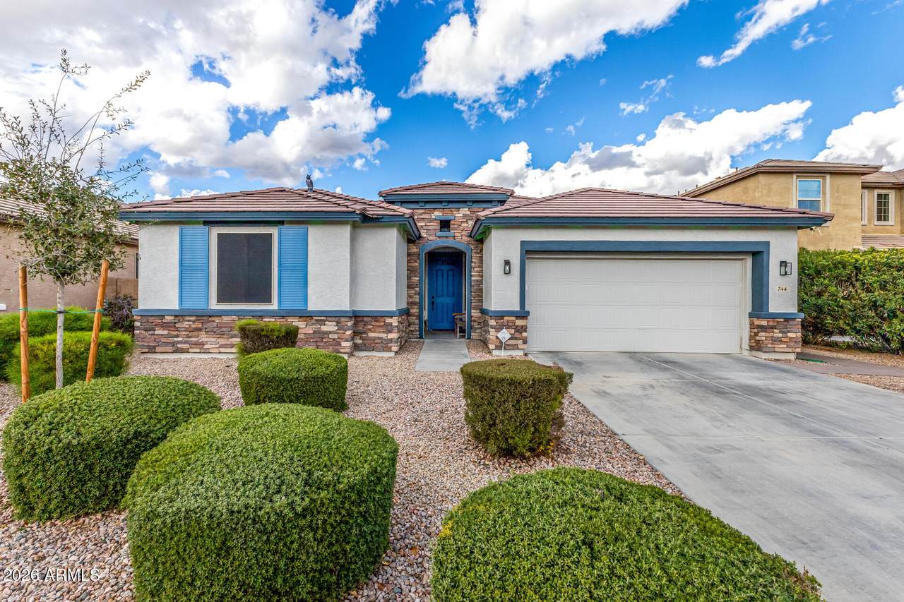 744 Desert Hollow Drive - Photo 1