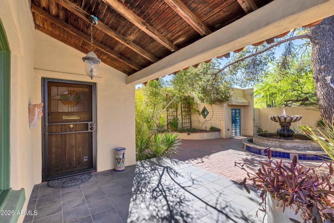 1925 Lee Street - Photo 1