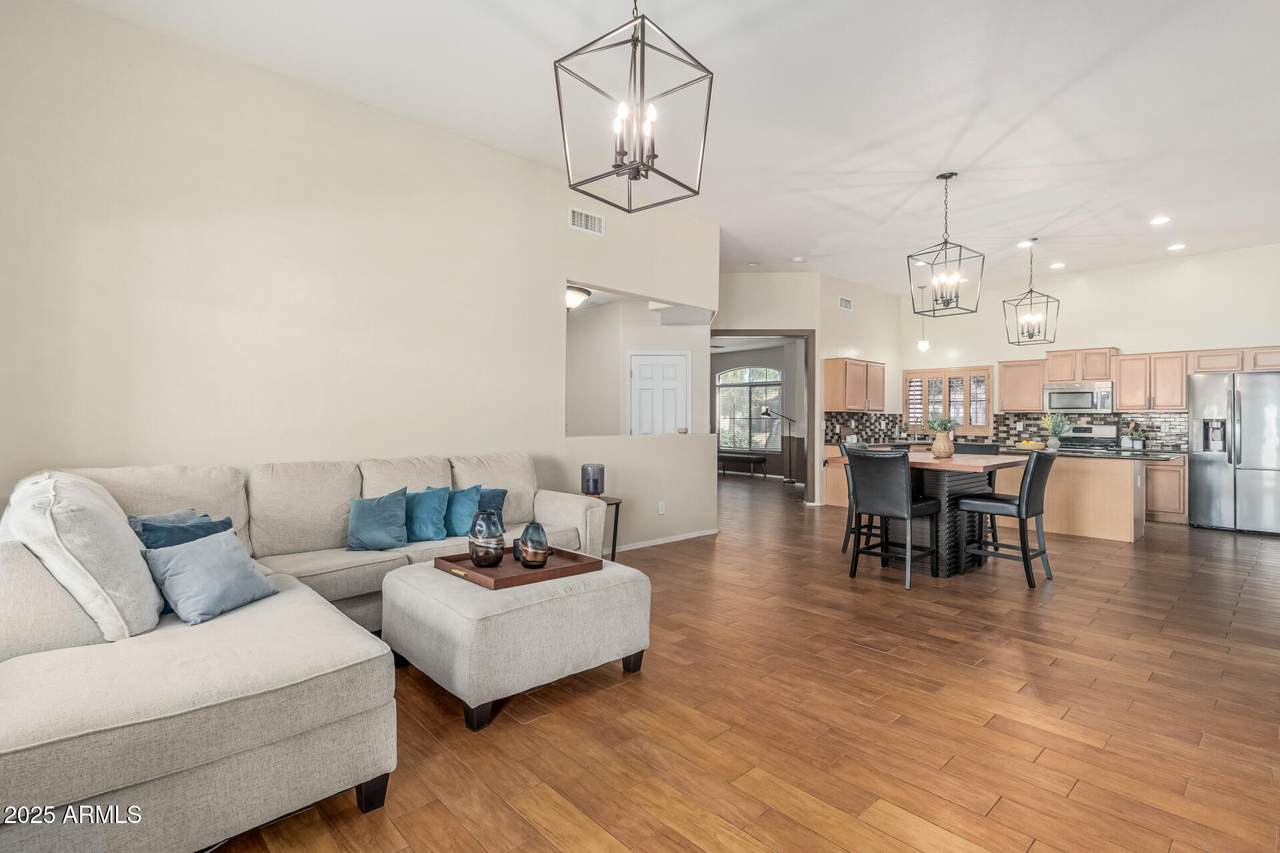 240 Brooks Street - Photo 1