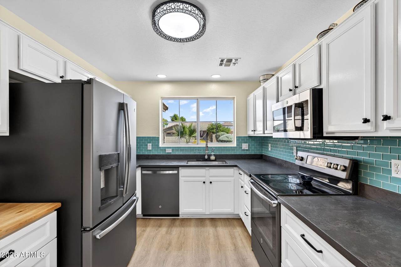 https://bt-photos.global.ssl.fastly.net/armls/1280_boomver_1_7020558-2.jpg