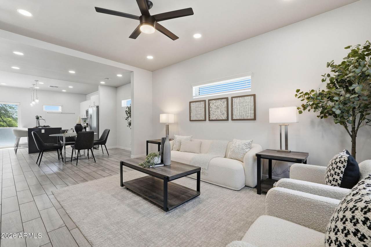 2727 Thomas Road - Photo 1
