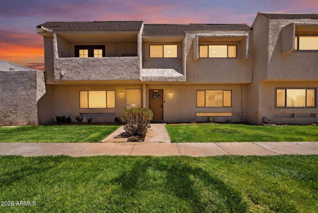 944 Valencia - Photo 1