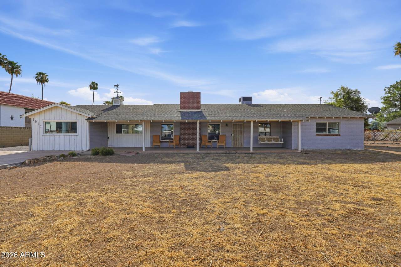 1051 Grand - Photo 1