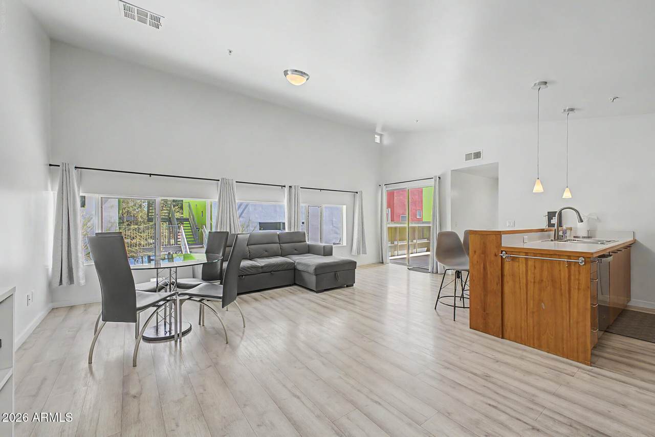 1111 University Drive - Photo 1