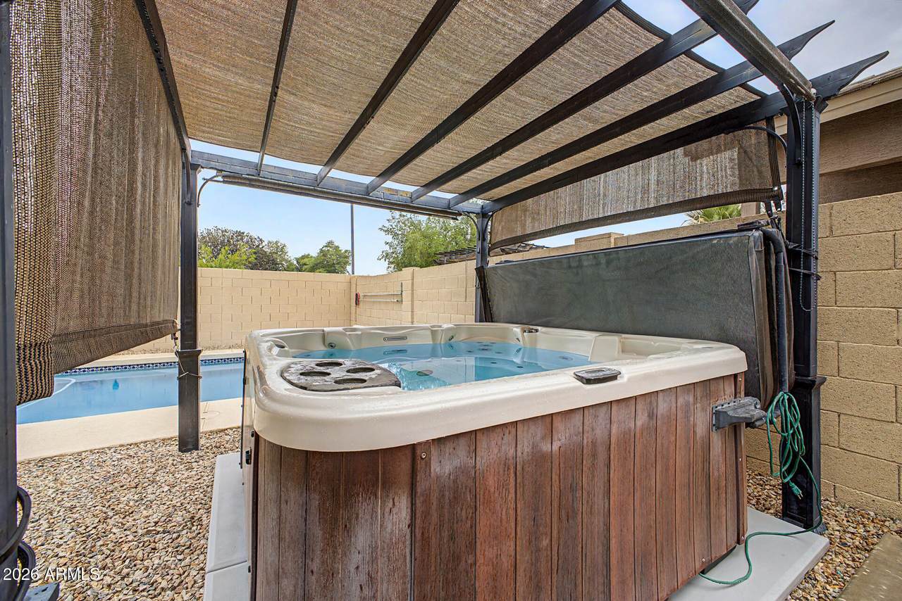 https://bt-photos.global.ssl.fastly.net/armls/1280_boomver_2_7056375-2.jpg
