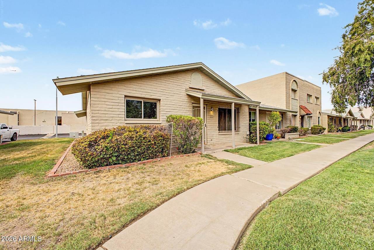 225 Standage - Photo 1