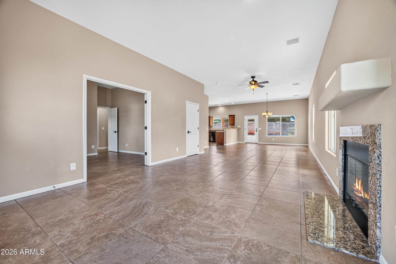https://bt-photos.global.ssl.fastly.net/armls/1280_boomver_1_7068502-2.jpg