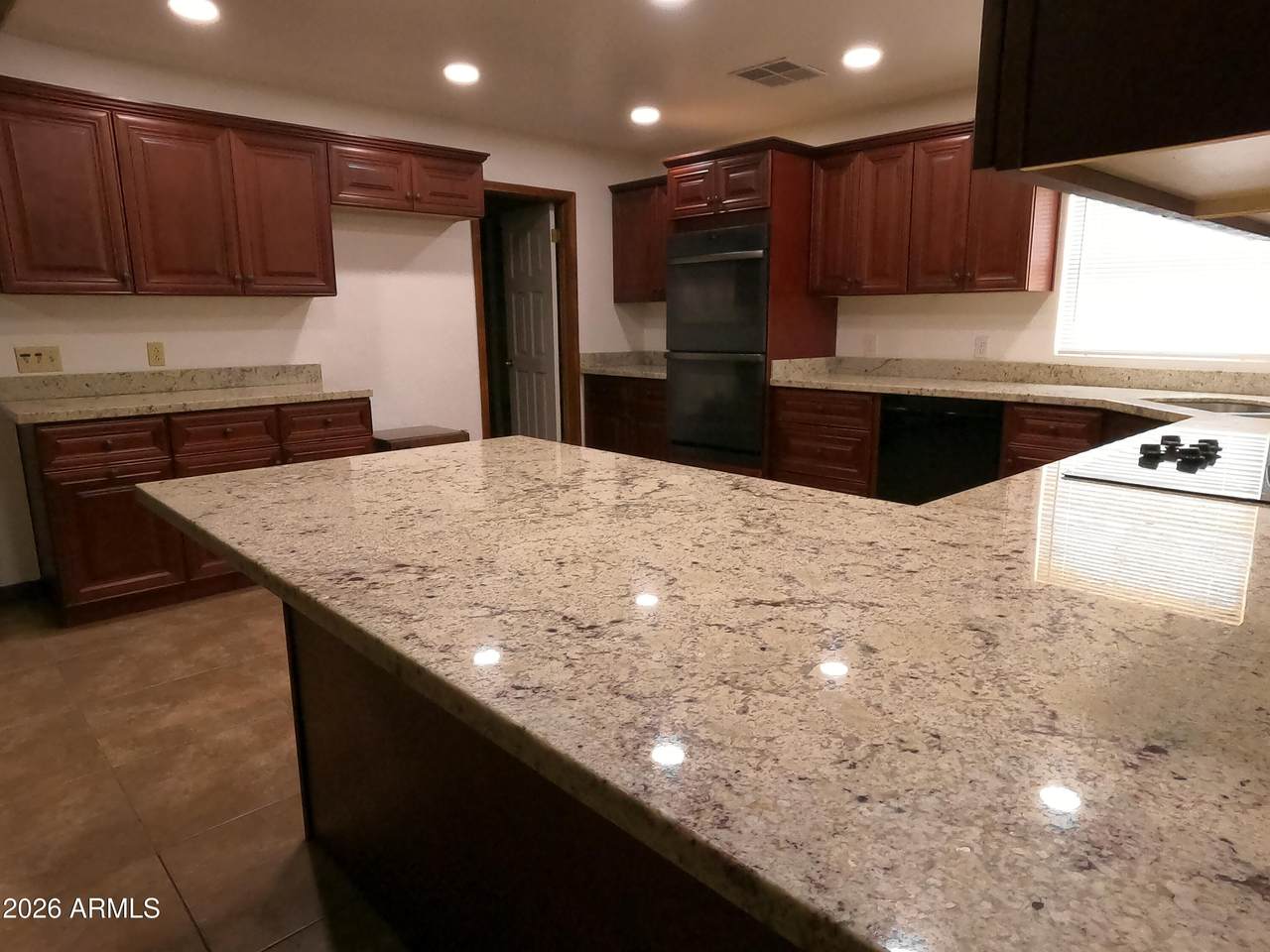 https://bt-photos.global.ssl.fastly.net/armls/1280_boomver_2_7077588-2.jpg
