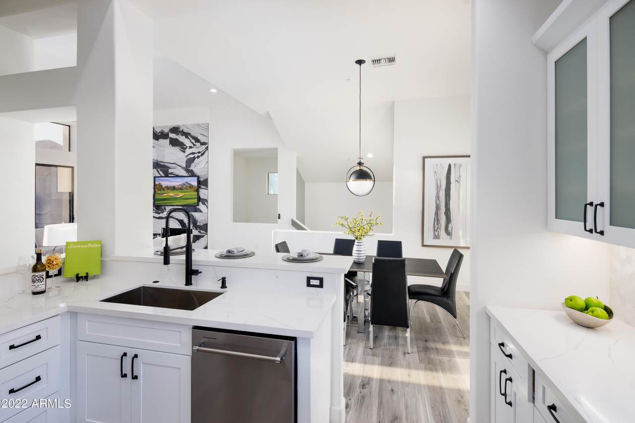 8989 Gainey Center Drive - Photo 1