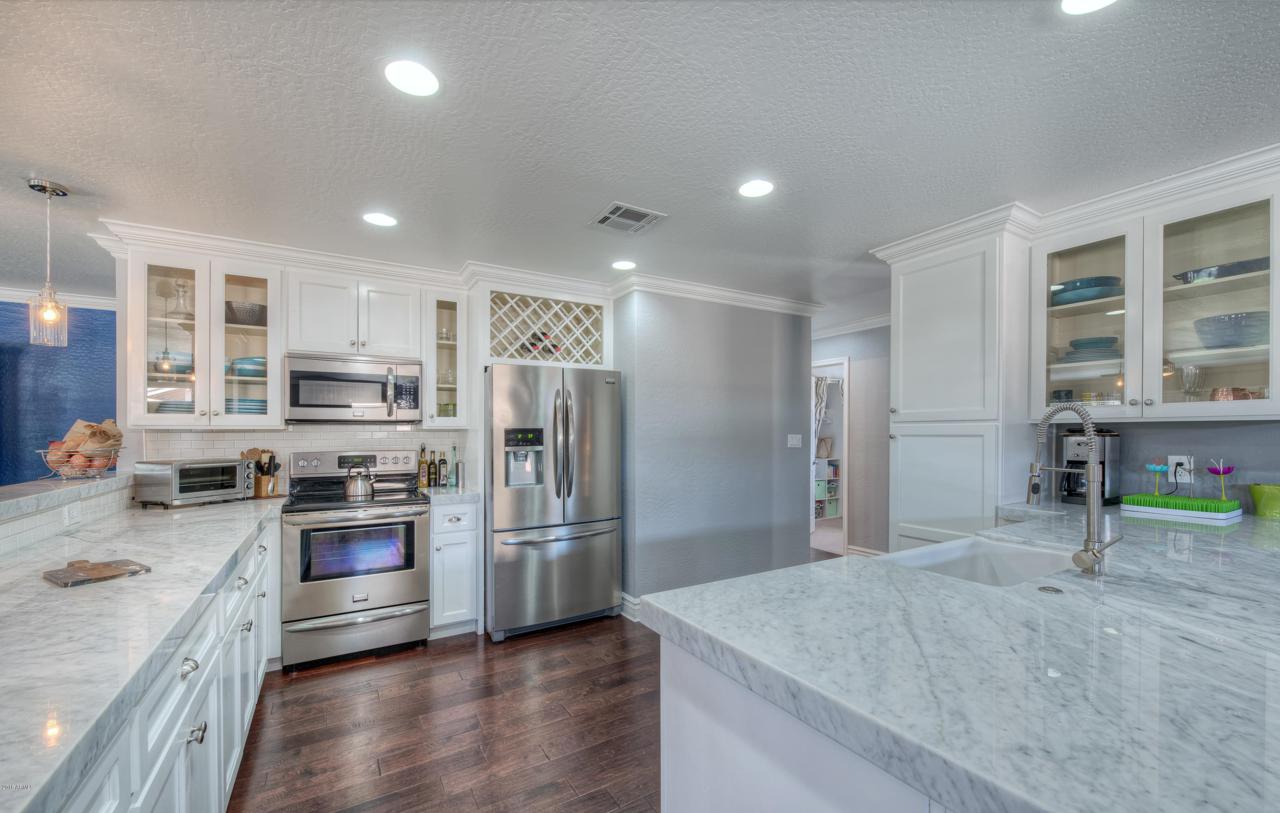 4330 Devonshire Avenue - Photo 1