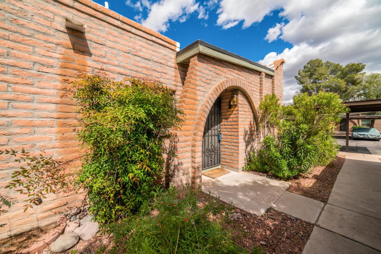 4425 Hubbell Street - Photo 1