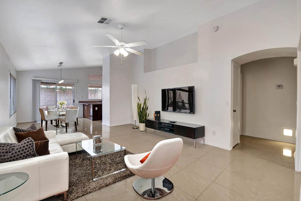 6 Ross Avenue - Photo 1