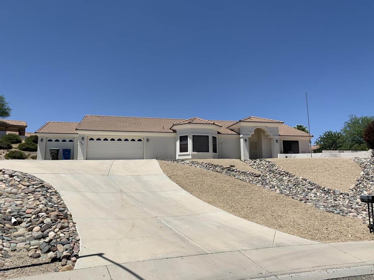 560 Topeka Drive - Photo 1