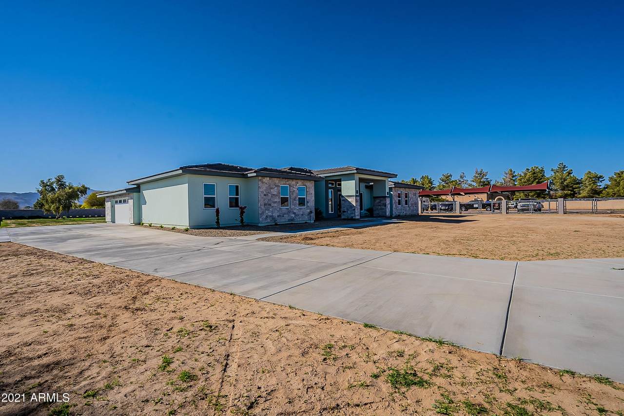 6604 175TH Avenue - Photo 1