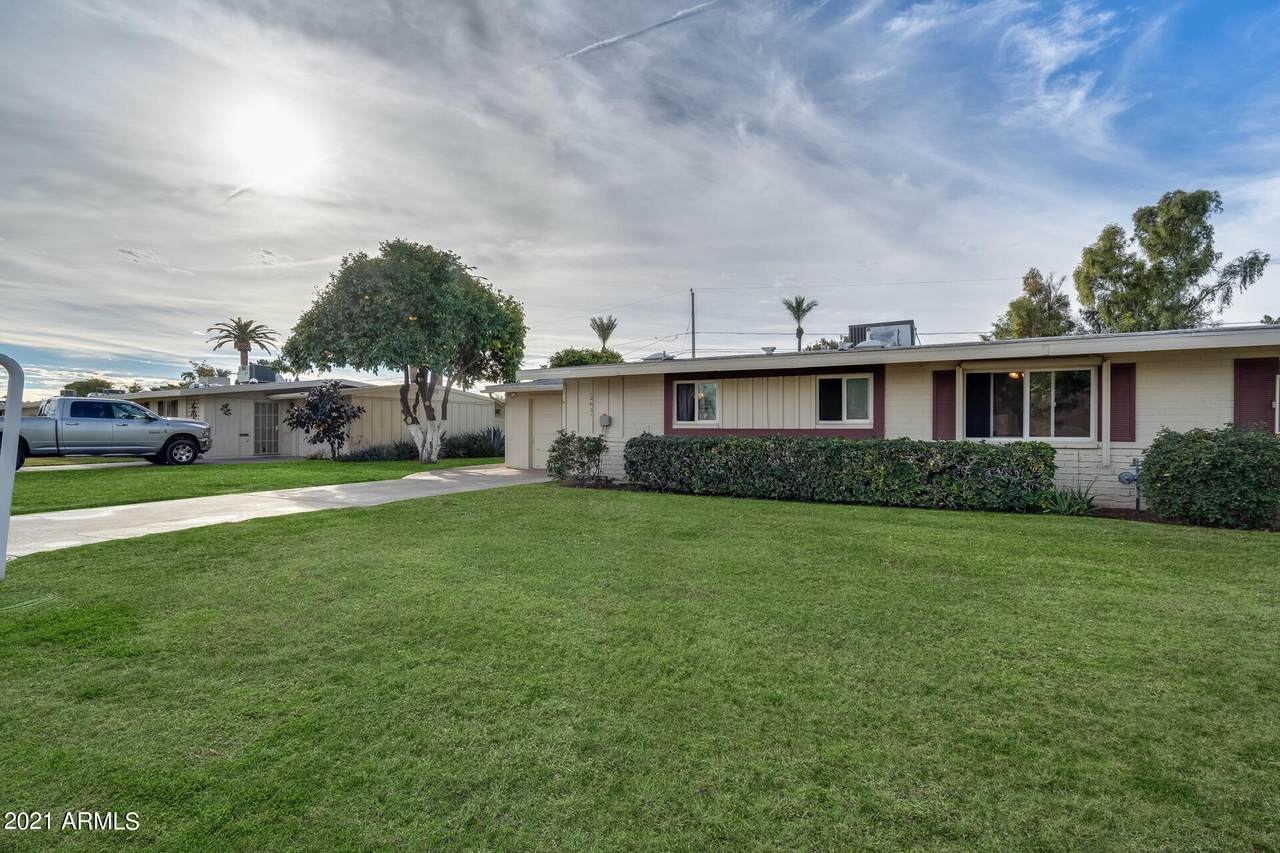 10621 Oakmont Drive - Photo 1