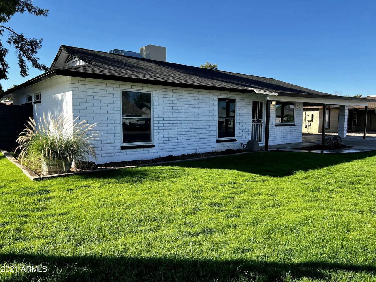 1061 Hampton Avenue - Photo 1