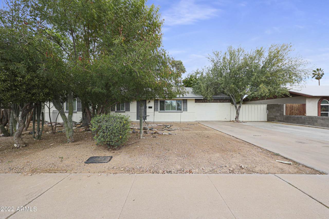 925 79TH Street - Photo 1