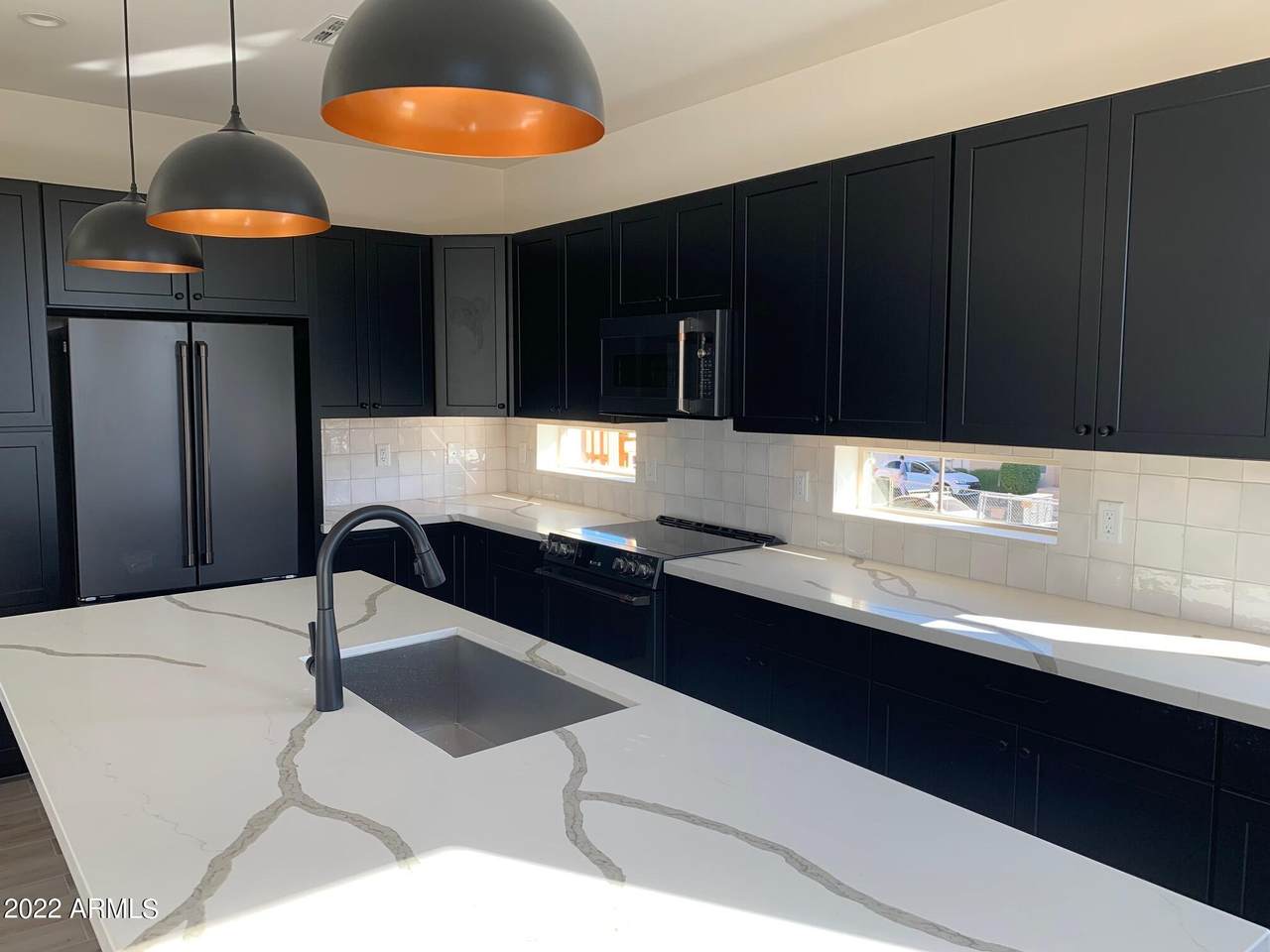 825 9TH Avenue - Photo 1