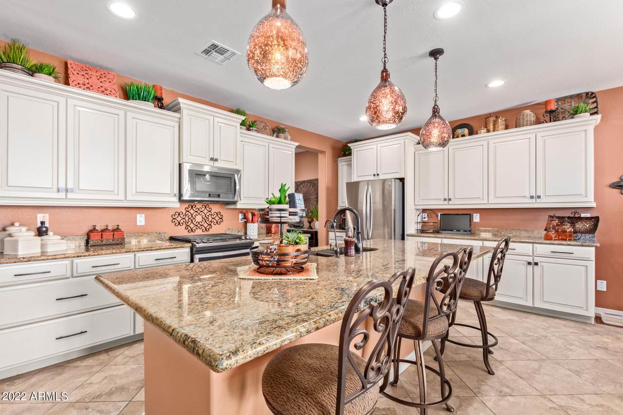 5516 Wildrose - Photo 1