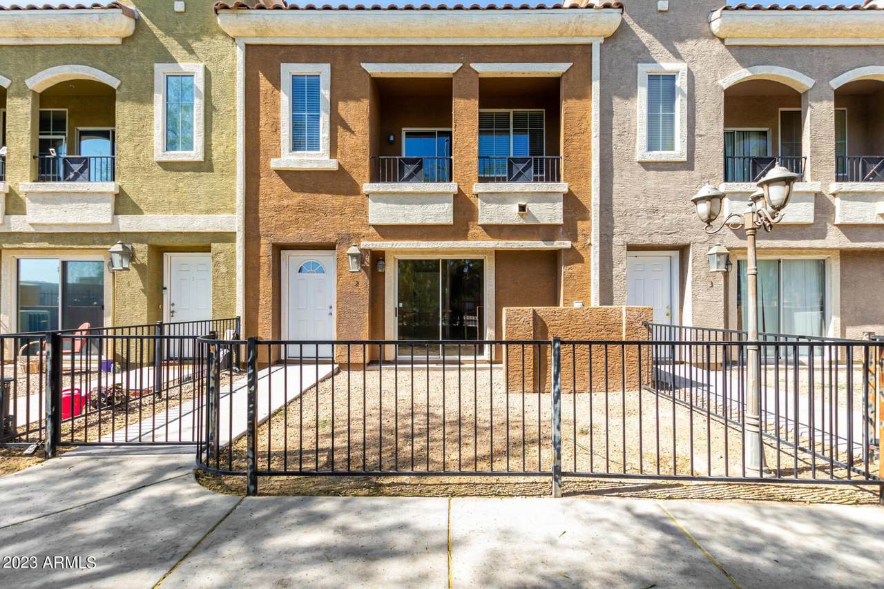 2450 Glenrosa Avenue - Photo 1