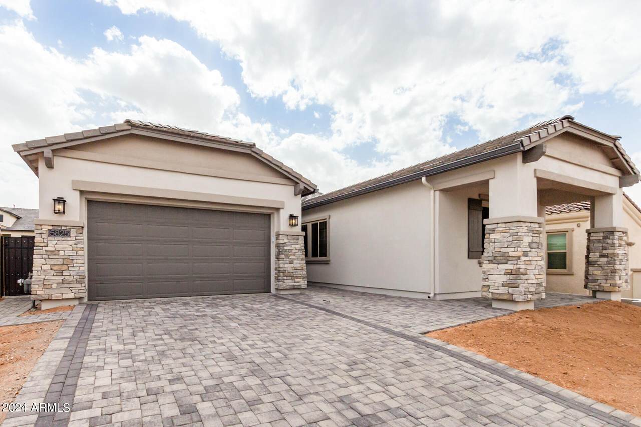 5825 Scarlet Circle - Photo 1