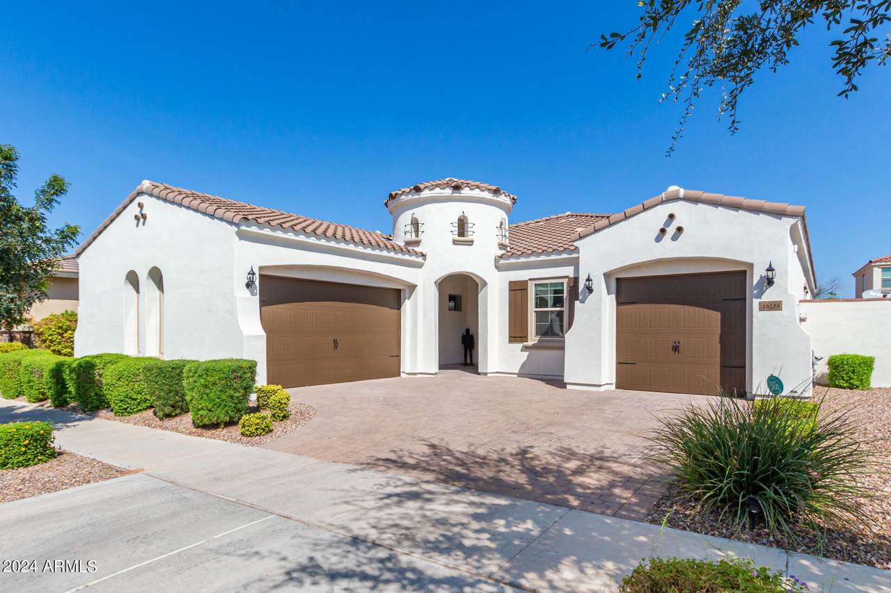 10528 Hawk Avenue - Photo 1