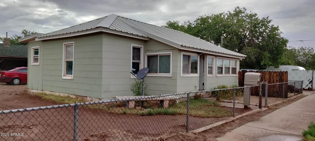 901 Prairie Avenue - Photo 1