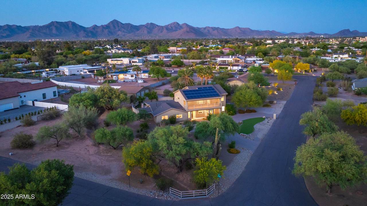 10647 82nd Place - Photo 1