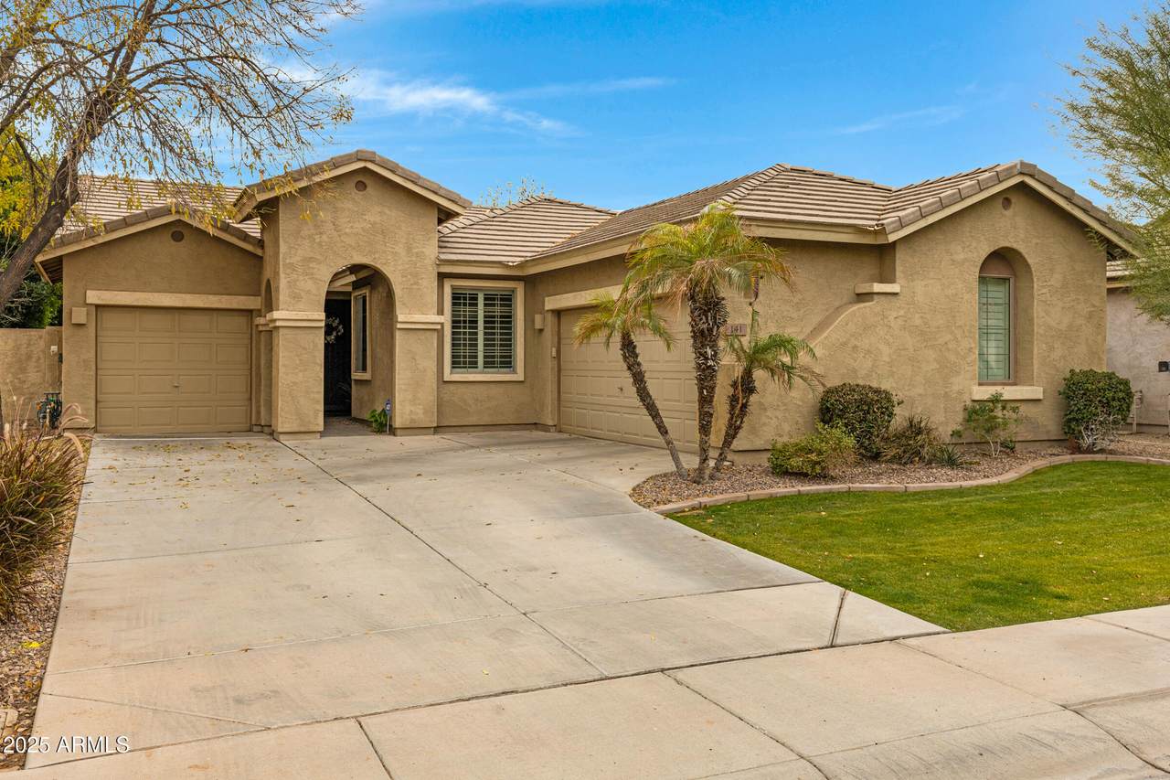 141 Roadrunner Drive - Photo 1