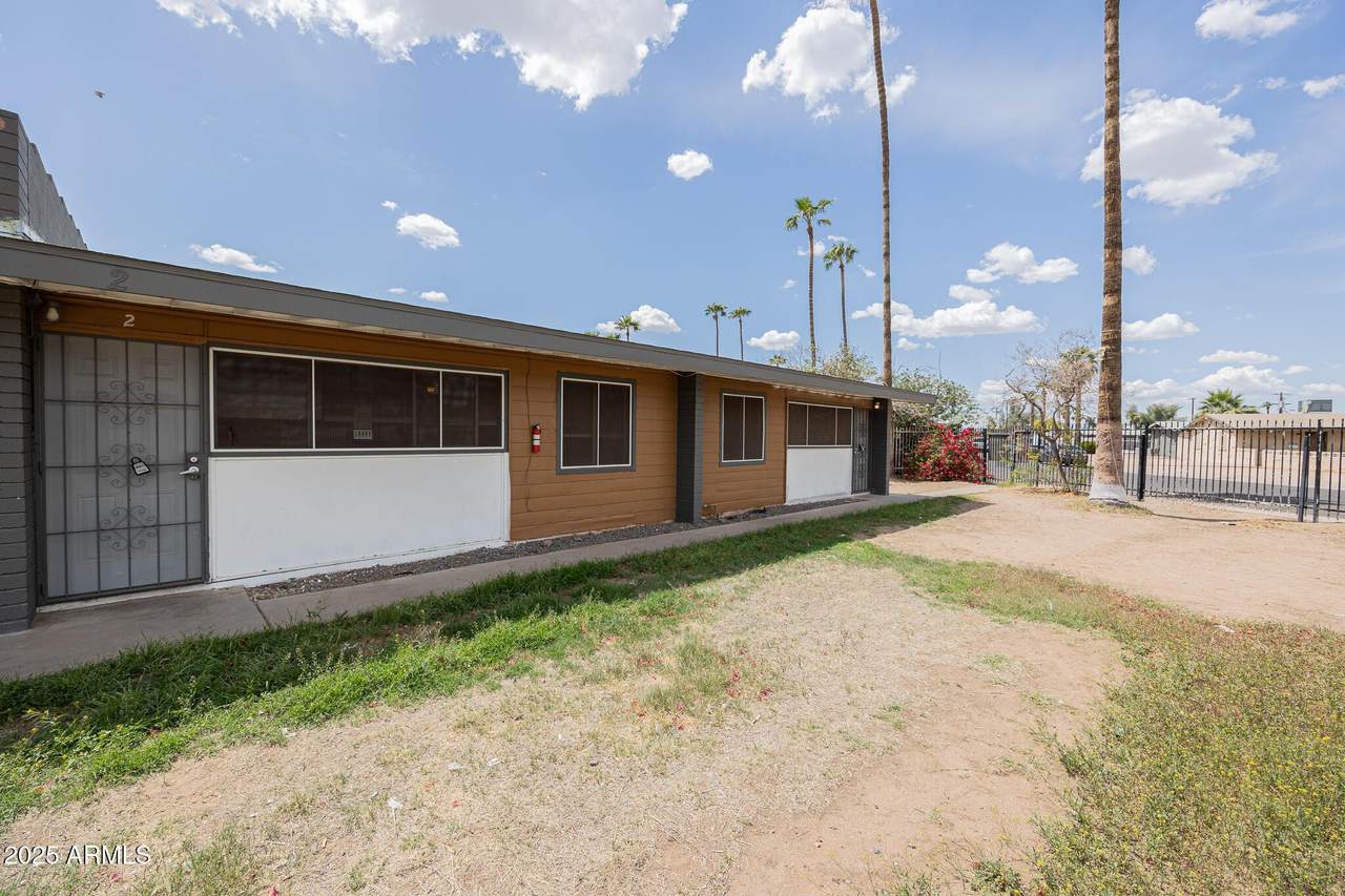 2115 Devonshire Avenue - Photo 1