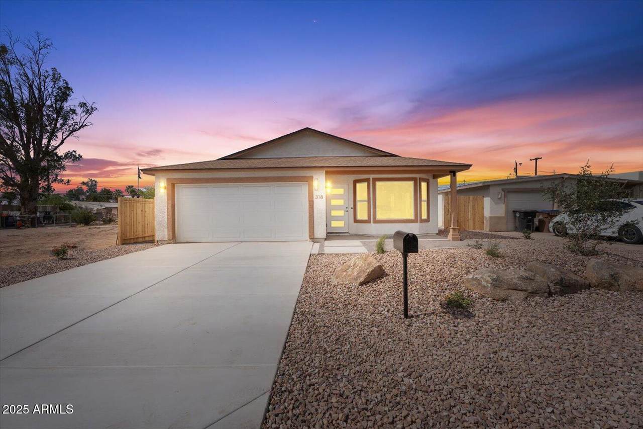 318 Roosevelt Avenue - Photo 1