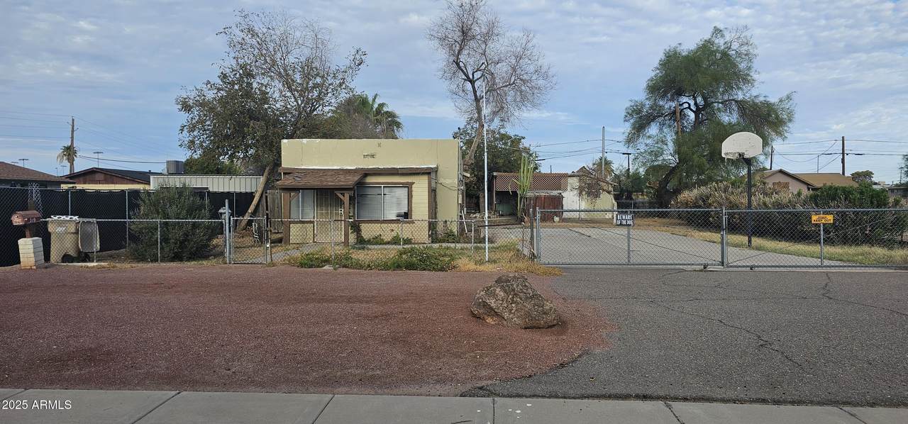 319 4TH Street - Photo 1