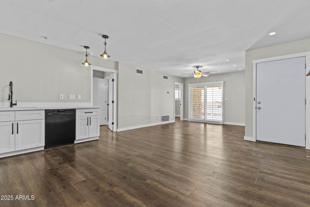 5525 Thomas Road - Photo 1