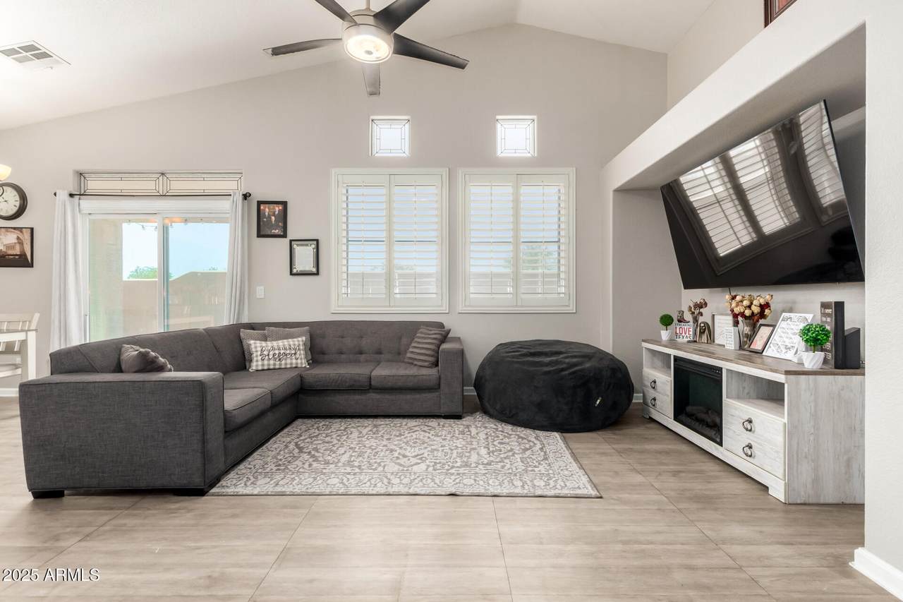 2304 Bernard - Photo 1