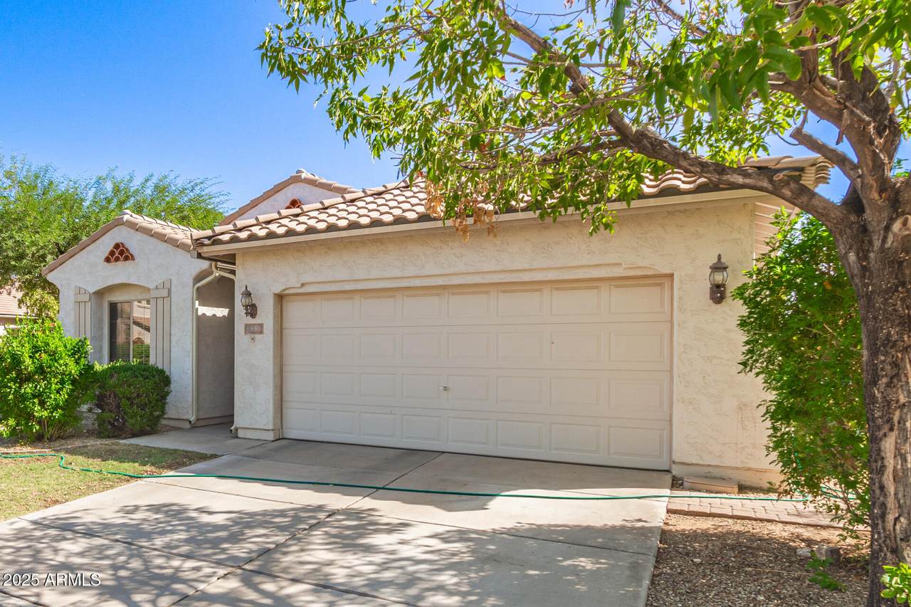 8859 181ST Avenue - Photo 1