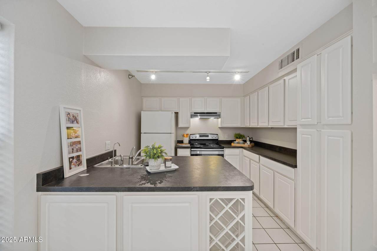 8020 Thomas Road - Photo 1