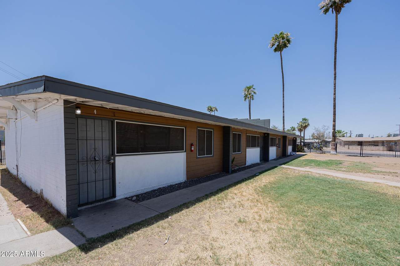 2139 Devonshire Avenue - Photo 1