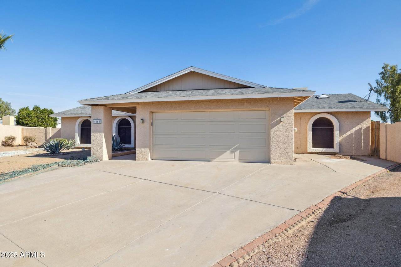 4662 Kings Avenue - Photo 1