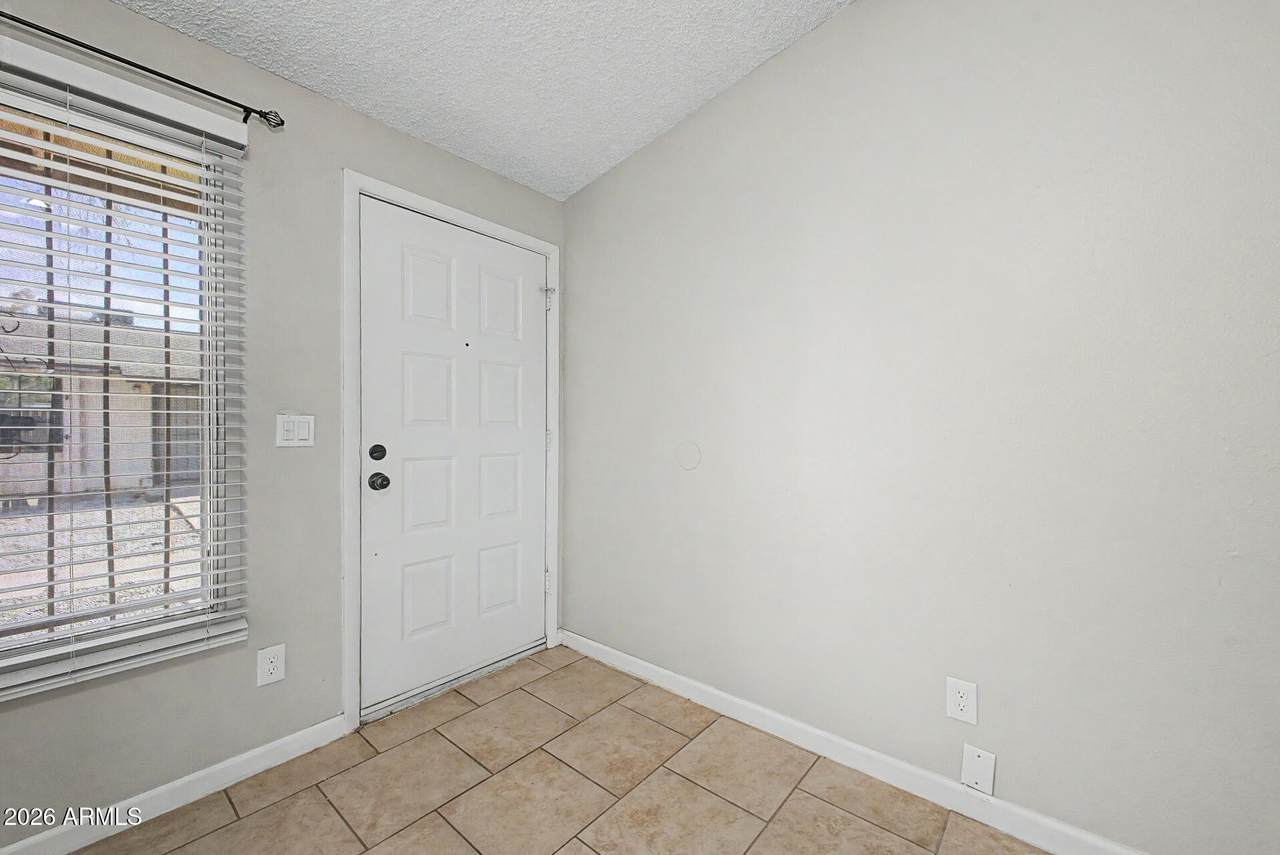 https://bt-photos.global.ssl.fastly.net/armls/1280_boomver_2_6963259-2.jpg