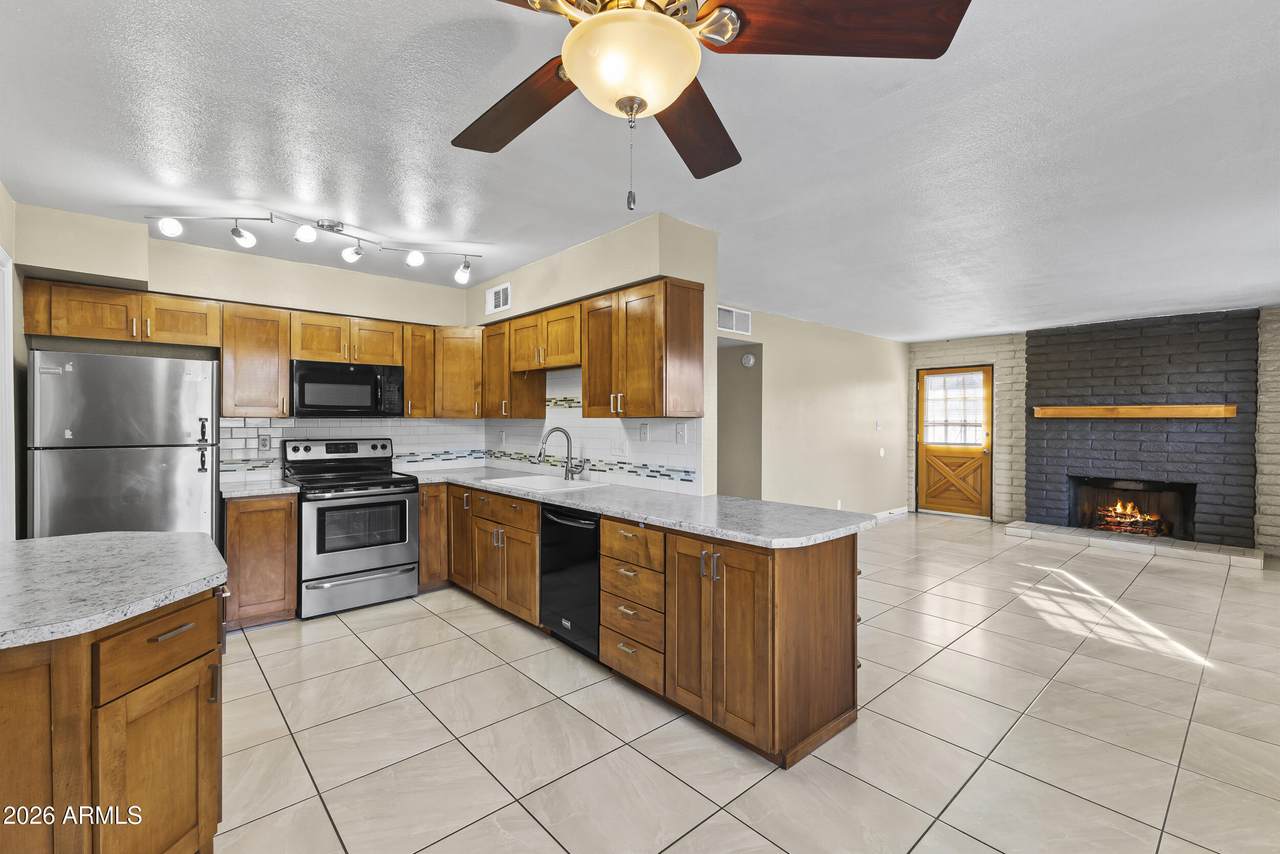 2015 Southern Avenue - Photo 1