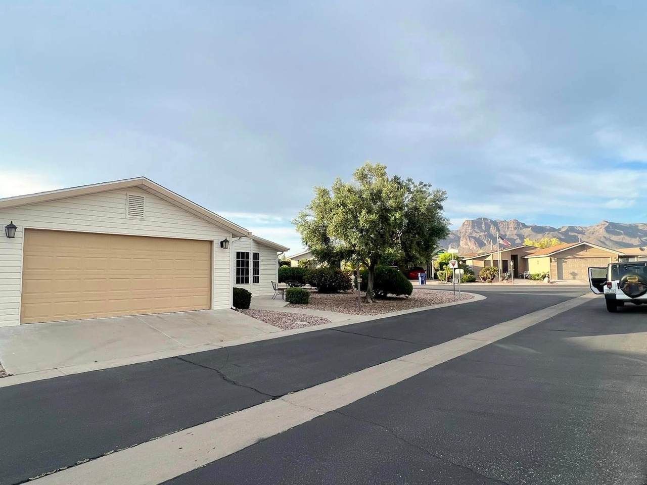 697 Golden Street - Photo 1