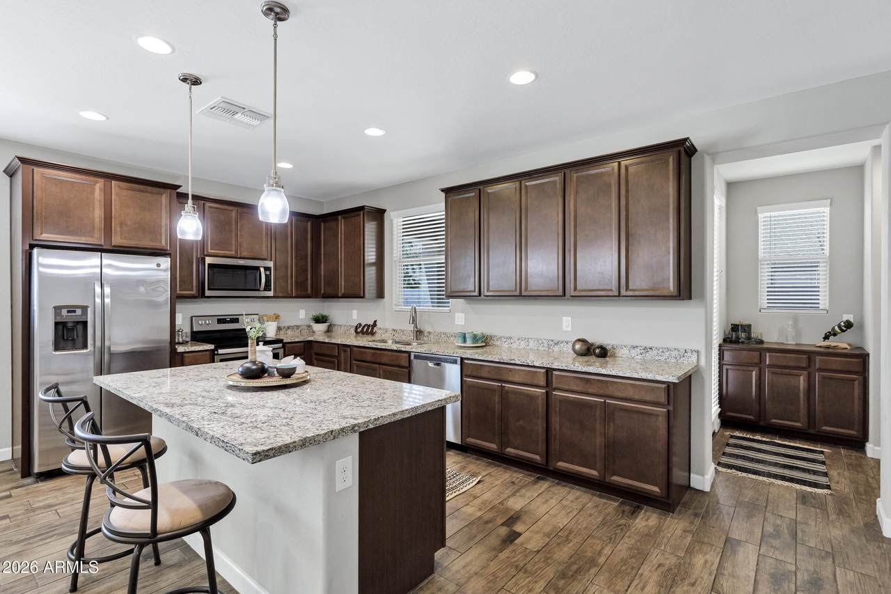 2834 Joslyn - Photo 1